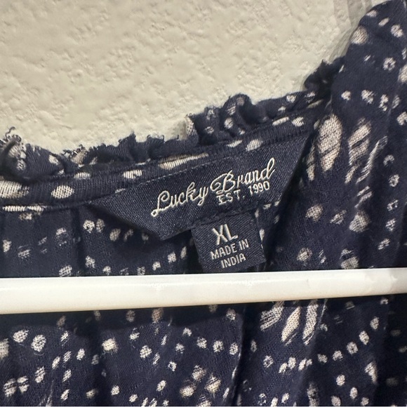 Lucky Brand Navy and White Geometric Boho Print‎ Blouse Front Tie Size XL - Picture 2 of 2